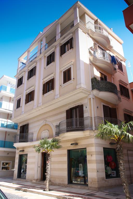 Napolitano Palace Margherita Di Savoia Esterno foto