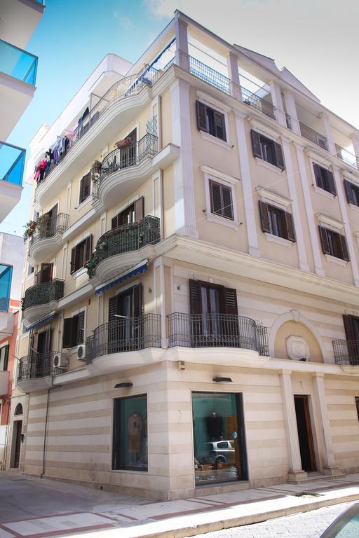 Napolitano Palace Margherita Di Savoia Esterno foto